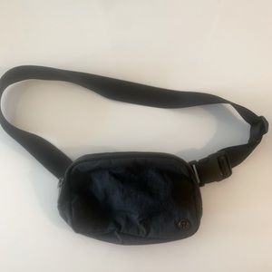 Lululemon Everywhere Belt Bag - Black